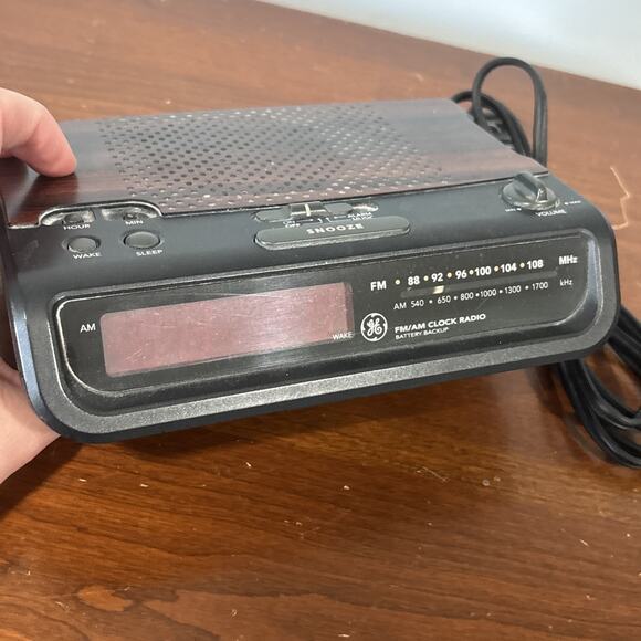 Vintage Woodgrain GE AM/FM 7-4613A Digital Alarm Clock Radio Tested Works - Picture 7 of 9